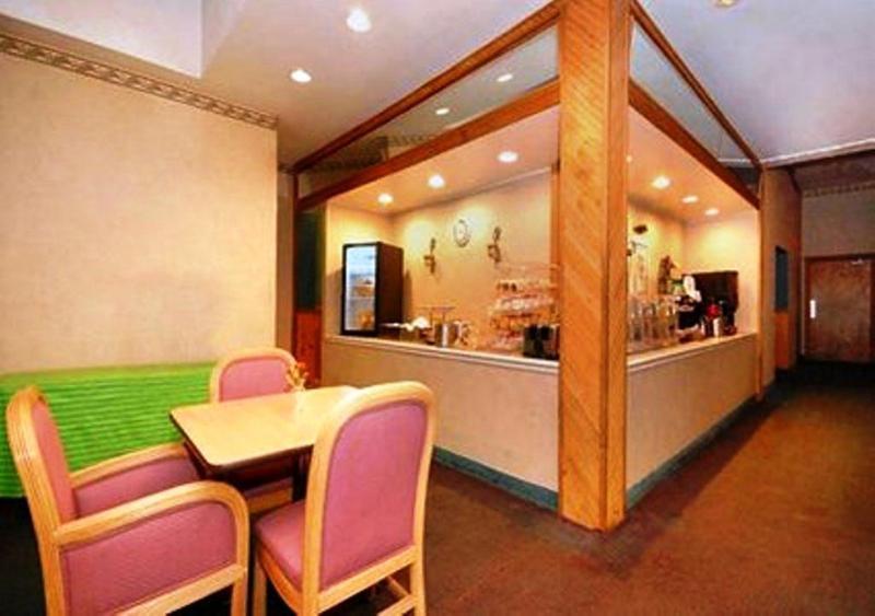Red Roof Inn นิวสแตนตัน ภายนอก รูปภาพ