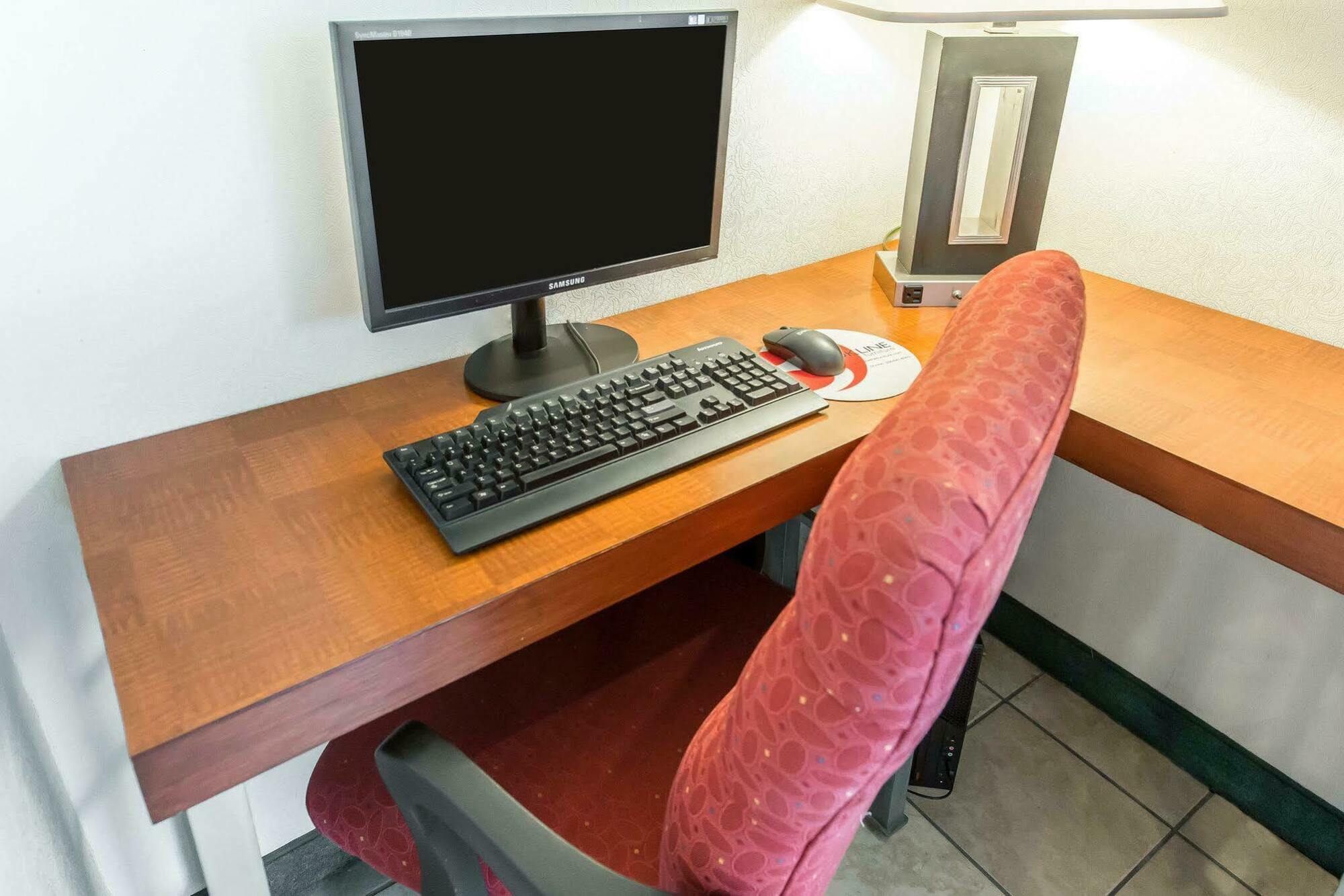 Red Roof Inn นิวสแตนตัน ภายนอก รูปภาพ